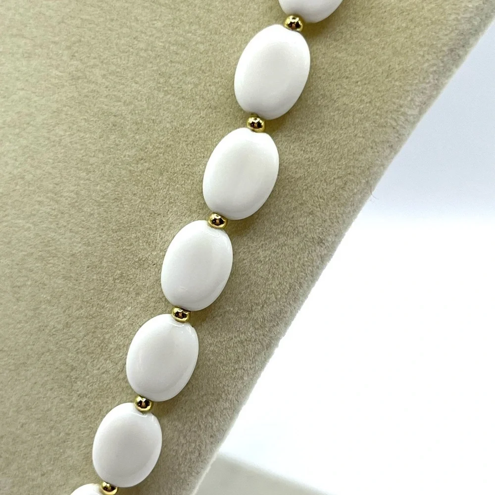 Napier Classic White Oval Bead with Gold Bead Necklace 24” Lightweight - Picture 4 of 8